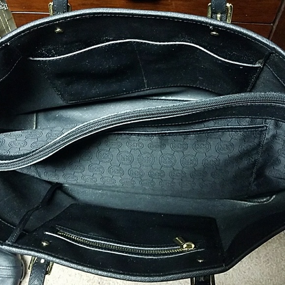 Michael Kors Large Tote - Picture 4 of 4